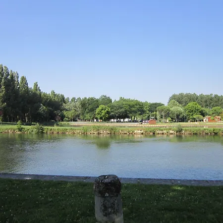 L'etoile Du Port Saint-Jean-dʼAngély