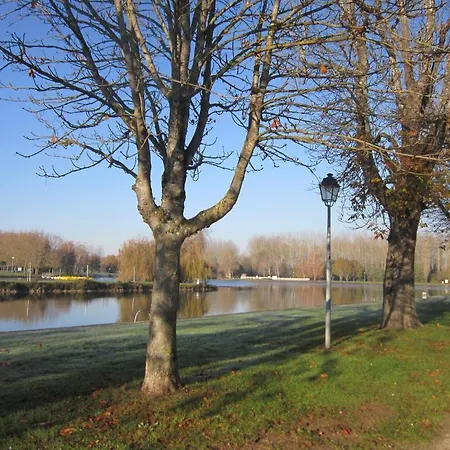 L'etoile Du Port Nocleg ze śniadaniem Saint-Jean-dʼAngély