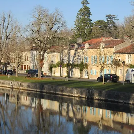 L'etoile Du Port 2* Saint-Jean-dʼAngély